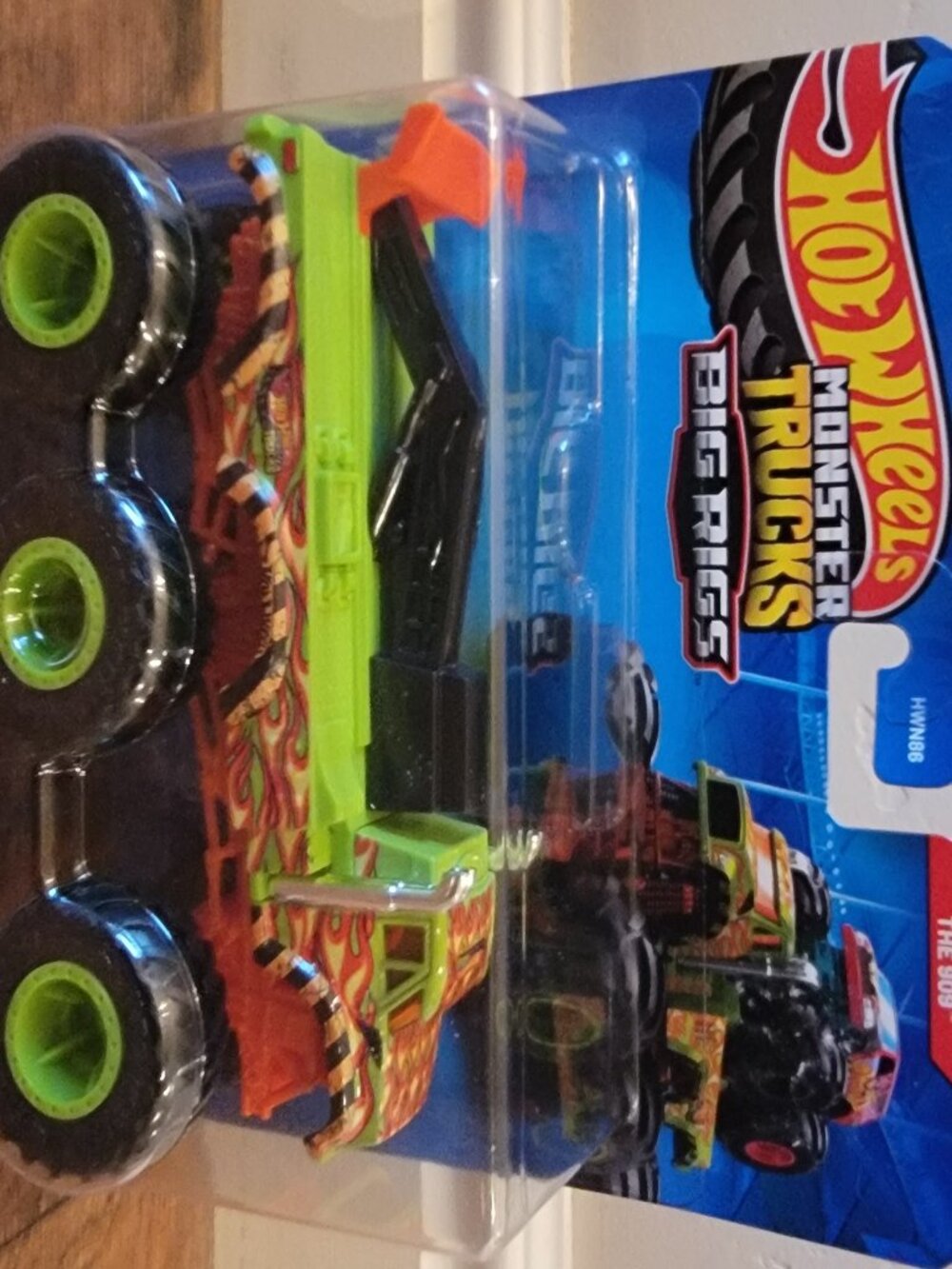 Hot Wheels Monster Trucks Big Rigs Tow Truck The 909 HWN86